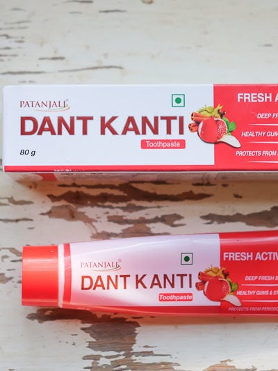 インドの歯磨き粉