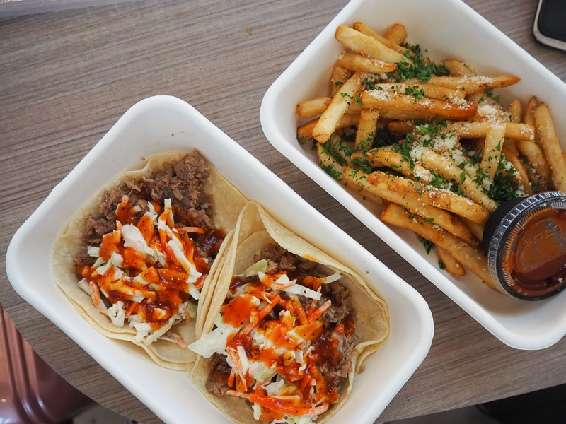 バーベキュータコスとフレンチフライ