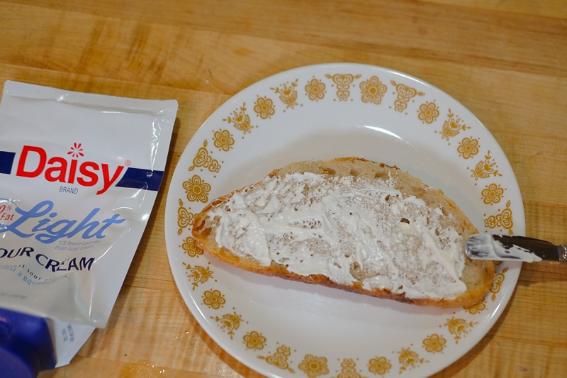 サワークリームを塗る