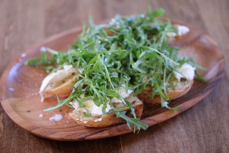 ブッラータクロスティーニ