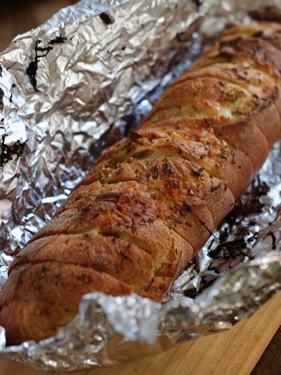 ローズマリーガーリックチーズブレッド