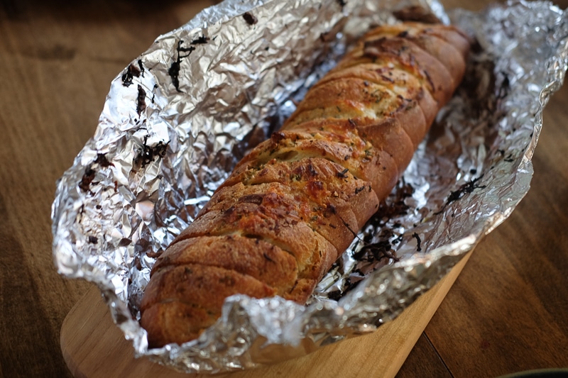 ローズマリーガーリックチーズブレッド