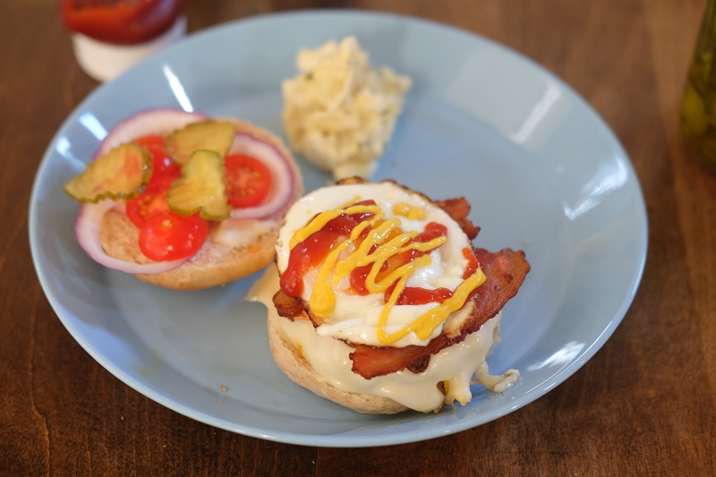目玉焼きとベーコン入り