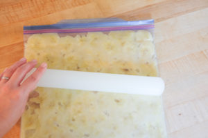 麺棒で平らにする