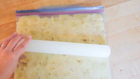 麺棒で平らにする