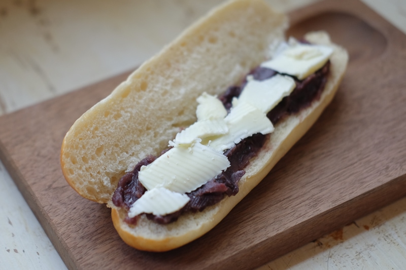 バターは挟むもの♪