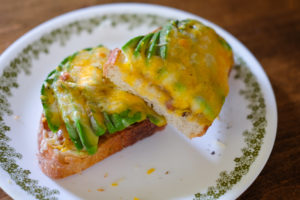 ベーコンジャムアボカドチーズトースト