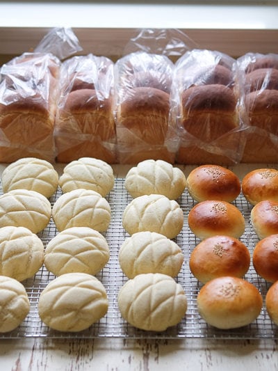 食パン、メロンパン、あんパン