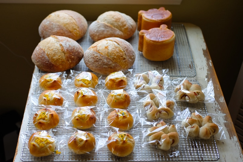 サワードウ、クマパン、コーンパン、花型のベーコンエピ