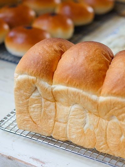 試作中の食パン