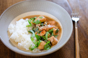 サーモンのみそ風味カレー？