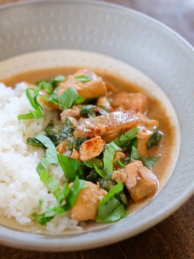 サーモンのみそ風味カレー？