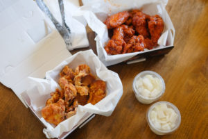 ボーンレスとチキンウイング