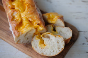 チーズ入りバゲット