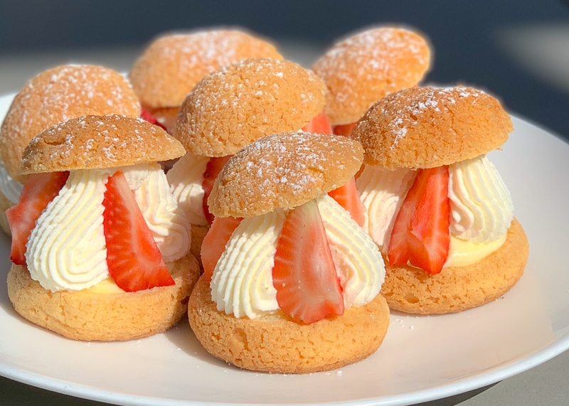 いちごのシュークリーム