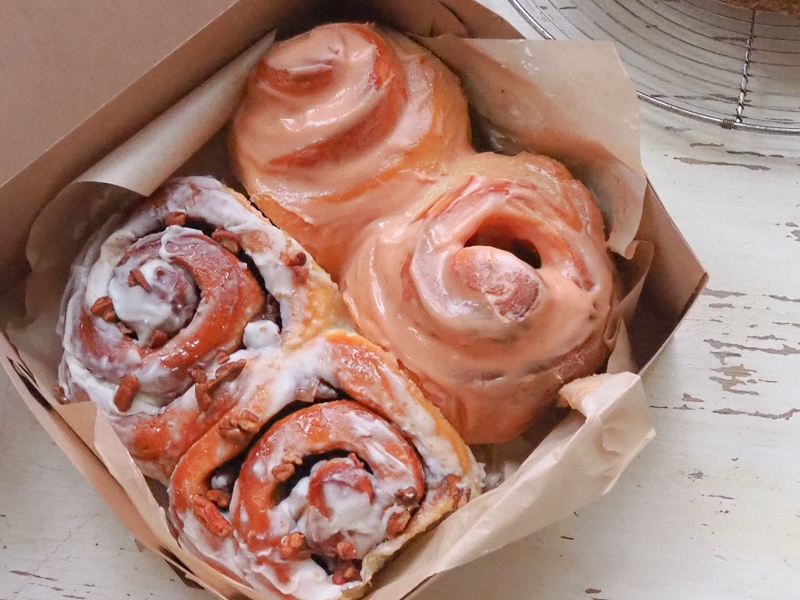 シナモンロール＆グアバクリームチーズロール