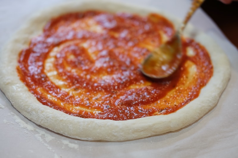 ソースを塗って..