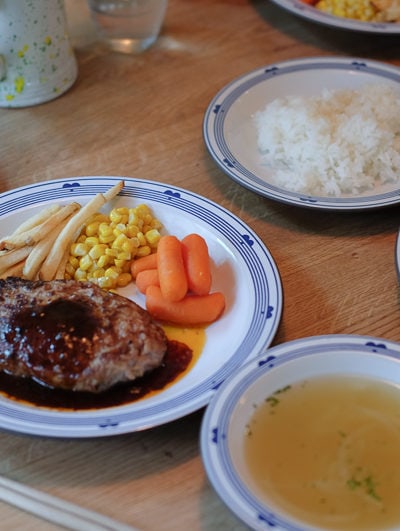 昭和ファミレス風ハンバーグ