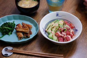 スパイシーポケ丼の献立