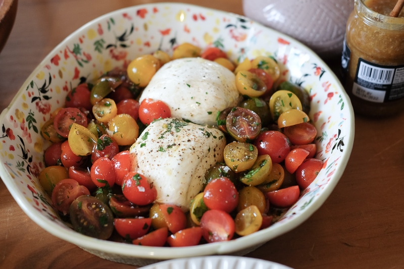 ブッラータとトマトのブルスケッタ