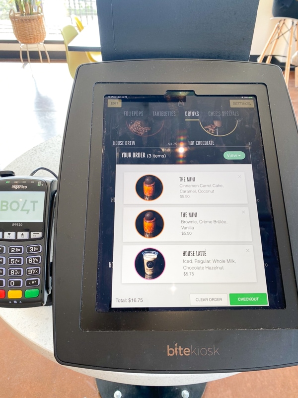 タッチパネルでオーダー