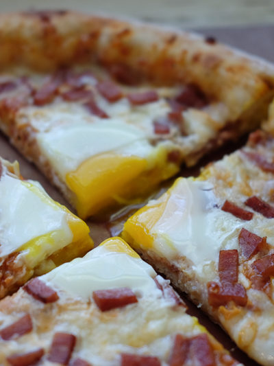 たまご乗せピザ