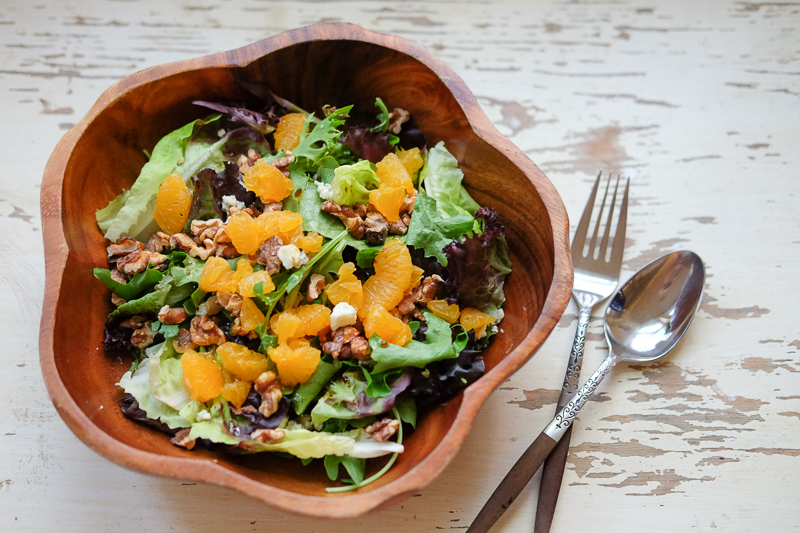 ミックスグリーン、オレンジ、ブルーチーズのサラダ