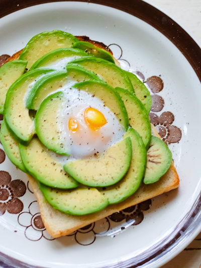 アボカドエッグトースト
