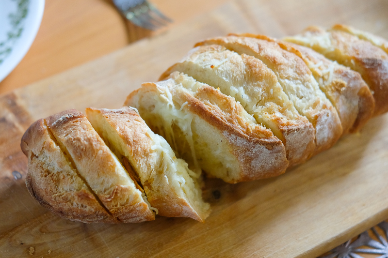 ガーリックチーズブレッド