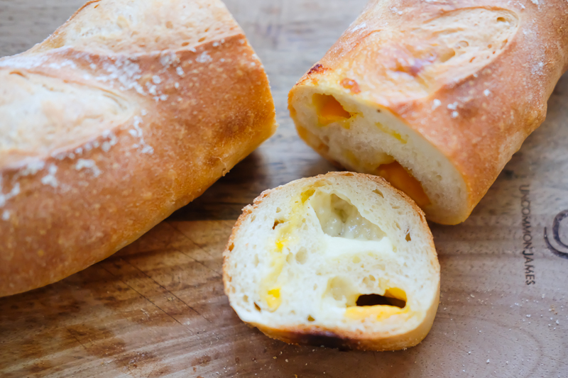 チーズ入りバゲット