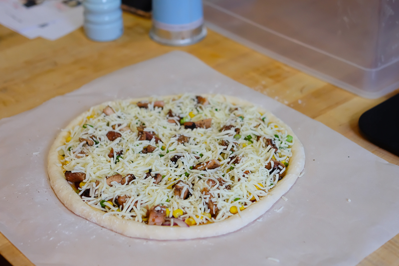 焼く前のピザ