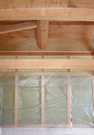 天井を剥がしてみたら現われた立派な梁