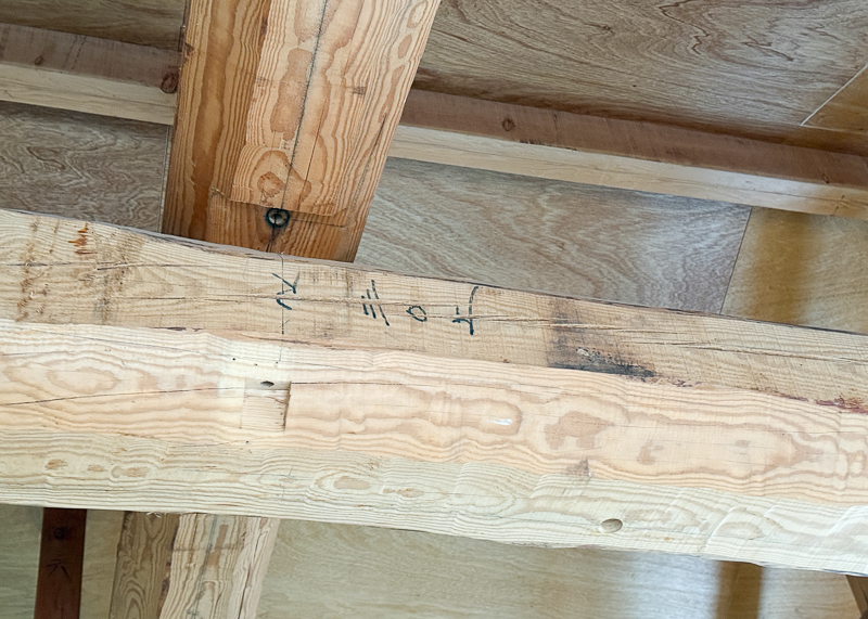 梁に書かれた文字