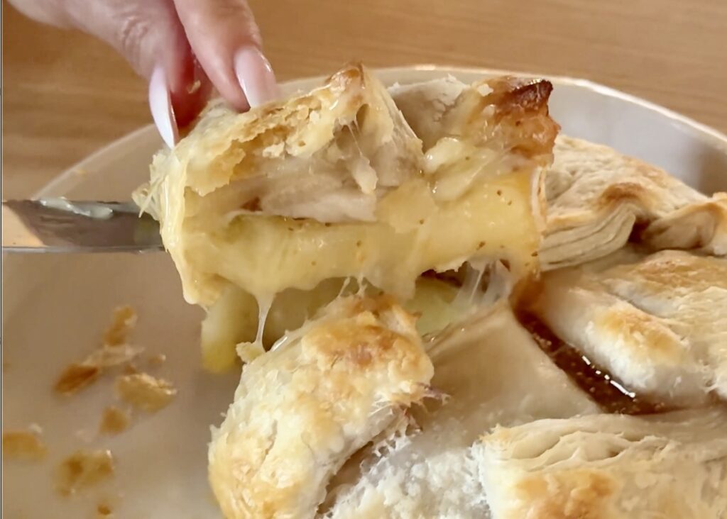 ブリーチーズのパイ包焼き